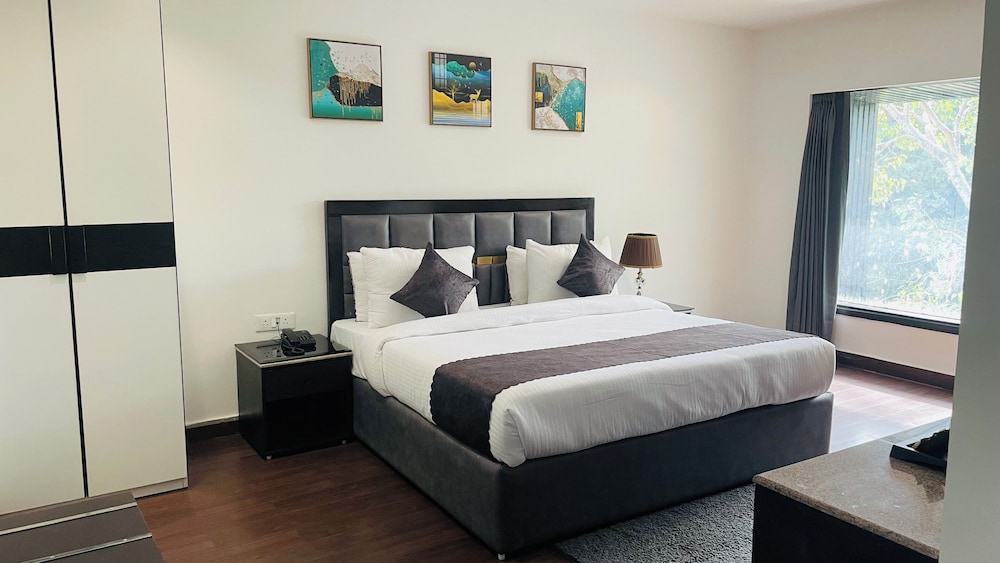 Superior Room with City View - Photo 1