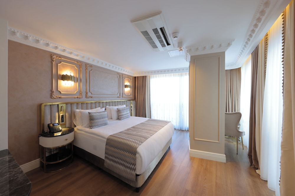 Family Room, 2 Bedrooms