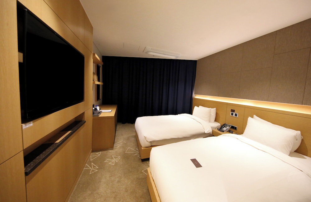 [Healing Stay PKG] Standard Twin Room + Choksan SPA pass for 2