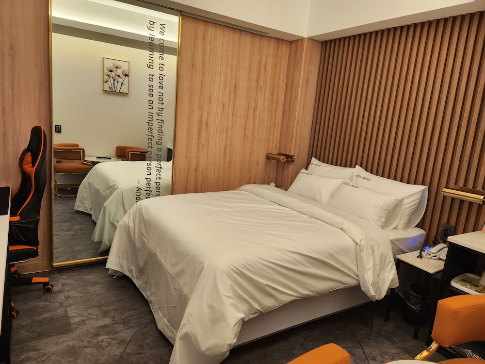 Business Double Room, Non Smoking, Housekeeping photo 3