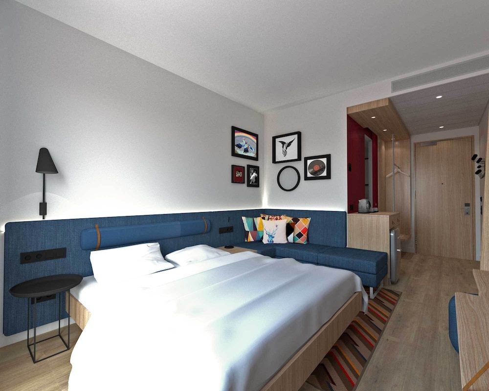 Queen Accessible Room photo 3