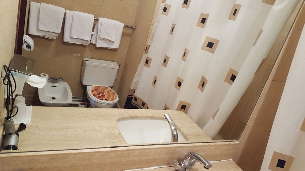 Standard Double Room Single Use photo 3