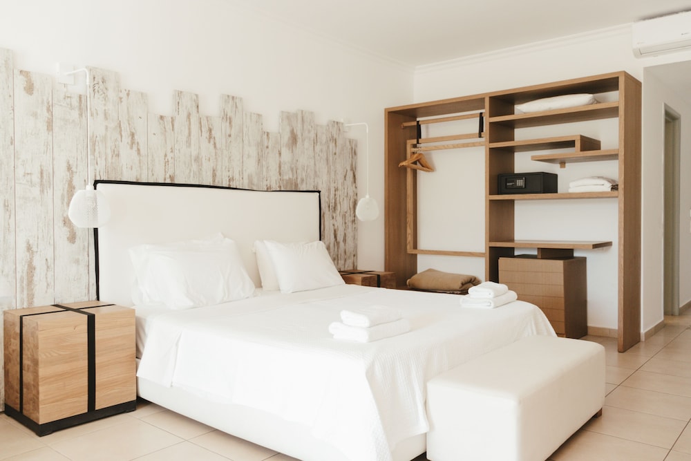 Junior Suite, Hot Tub - Photo 9