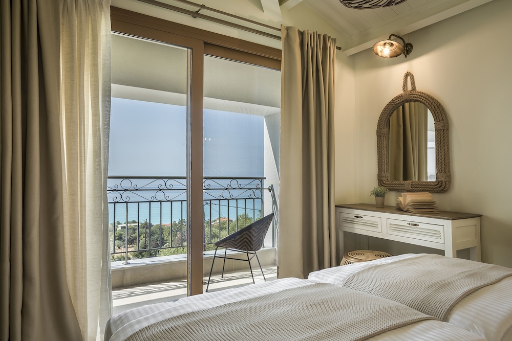 Master Suite, Sea View - Photo 11
