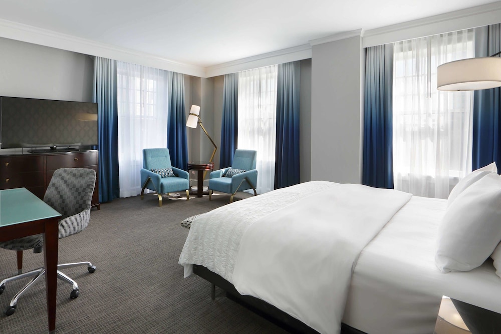 Deluxe Room, 1 King Bed - Photo 1