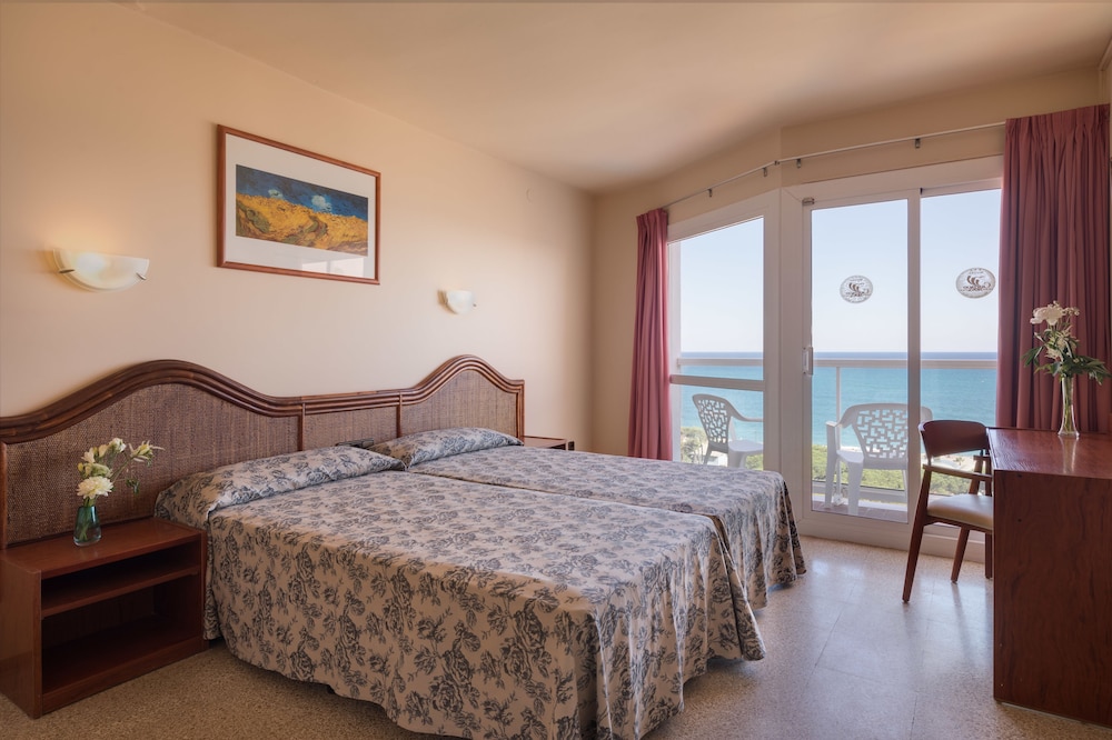 Basic Twin Room (2 Adults)