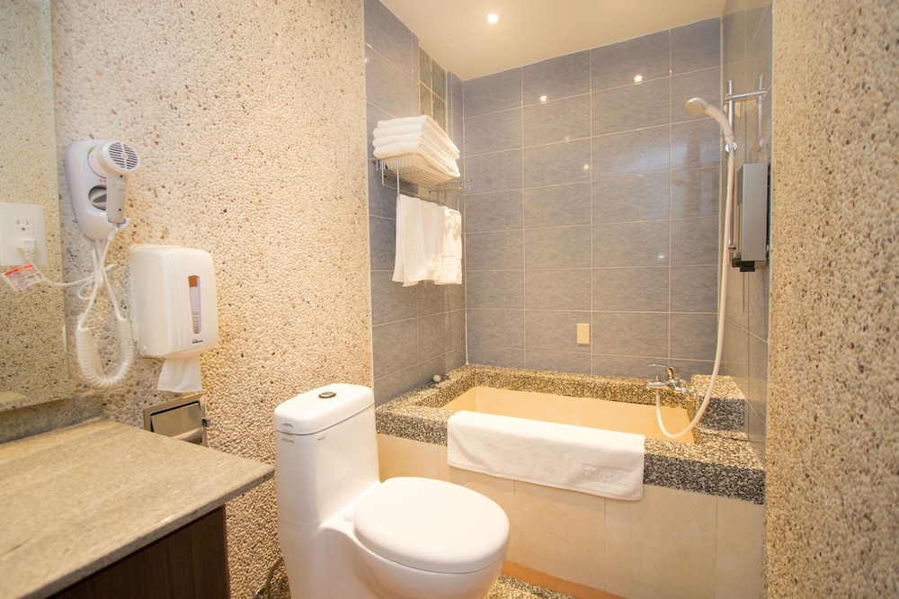 Standard Twin Room - Photo 15