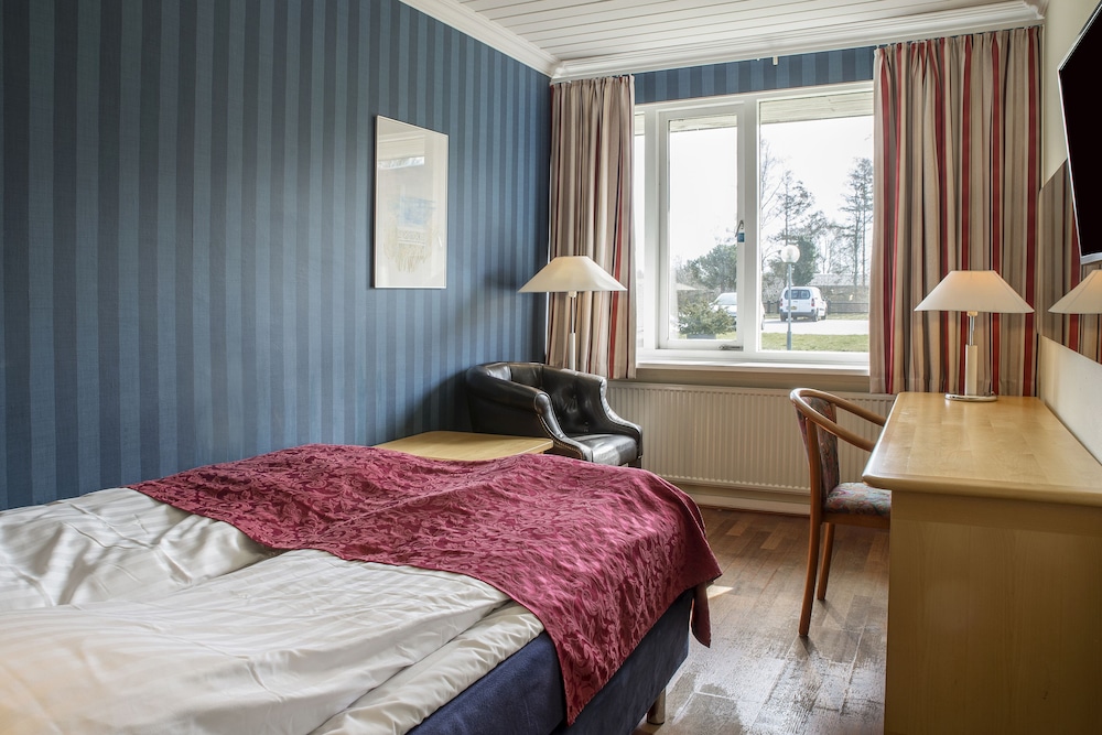 Standard Single Room, 1 Queen Bed