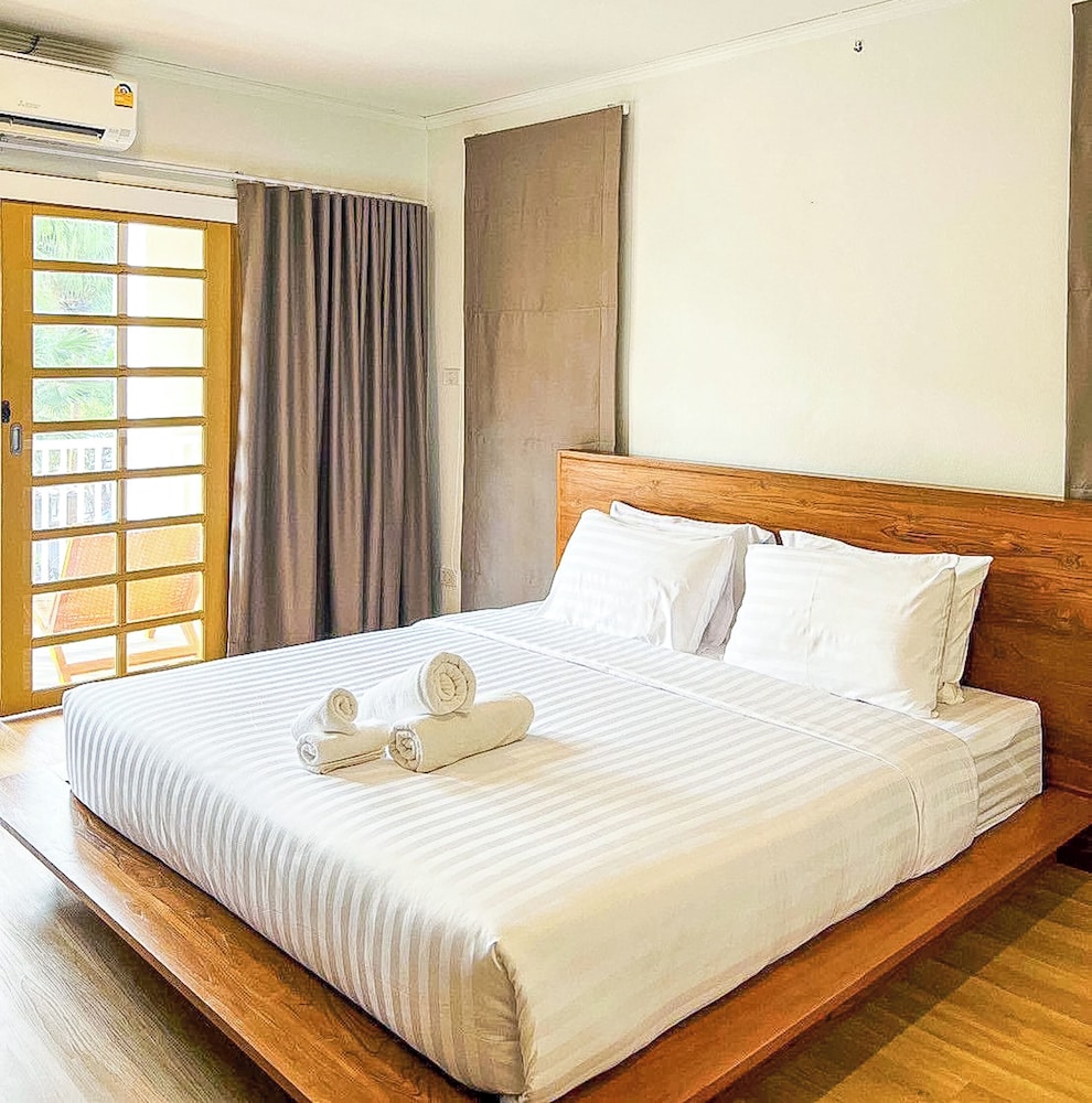Deluxe Room with Bathtub and Terrace - Photo 14