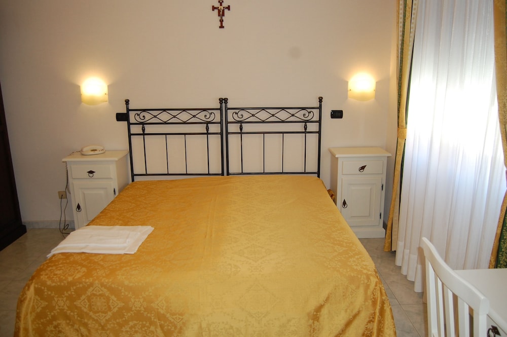 Economy Double Room Single Use photo 1