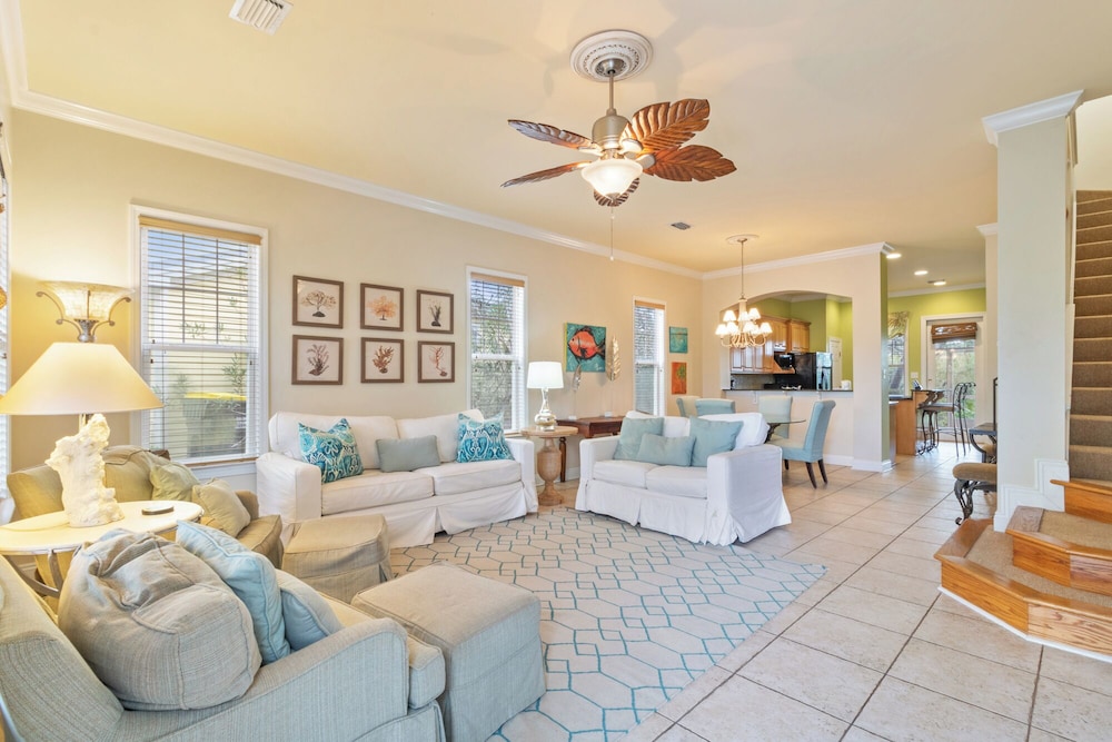 Signature House, 3 Bedrooms, Kitchen, Poolside photo 1
