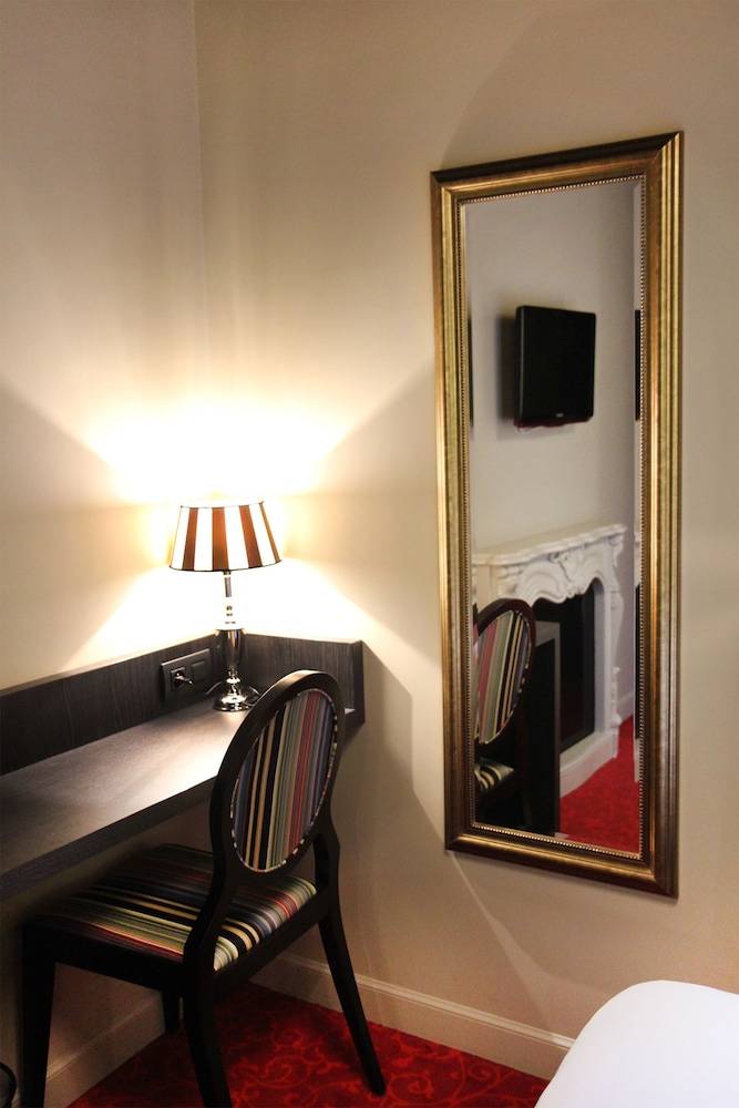 Superior Room, Multiple Beds, Non Smoking (Larger Room) photo 2