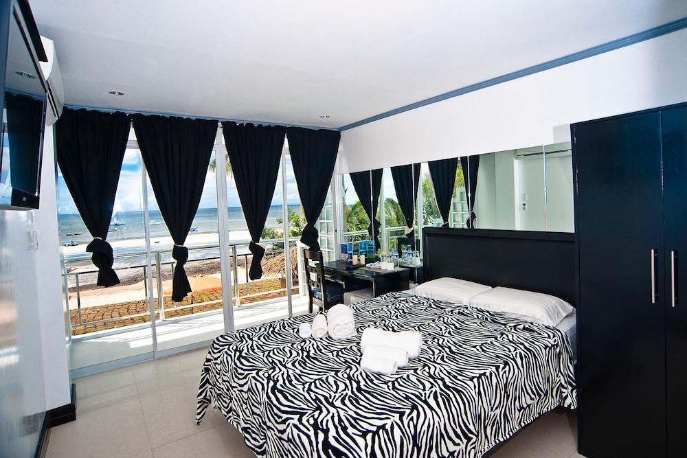 2nd Floor Ocean View Family Suite photo 2