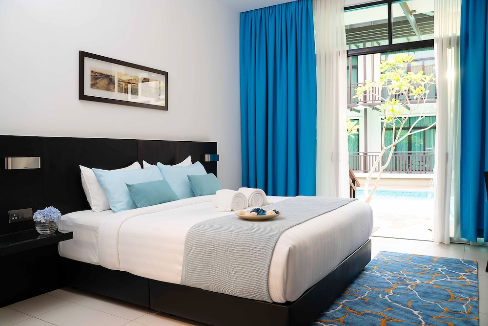 Executive Double Room, 1 King Bed, Pool View photo 3