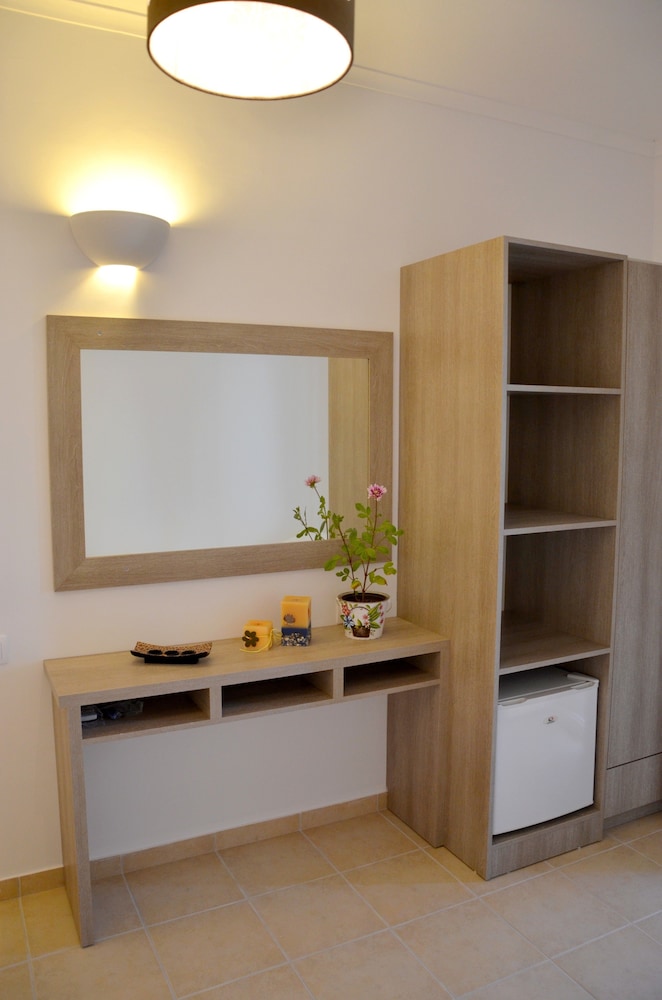 Deluxe Double Room, 1 Double Bed with Sofa bed - Photo 4