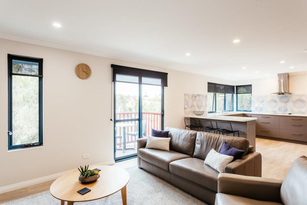 Superior Two-Bedroom Apartment - Photo 4