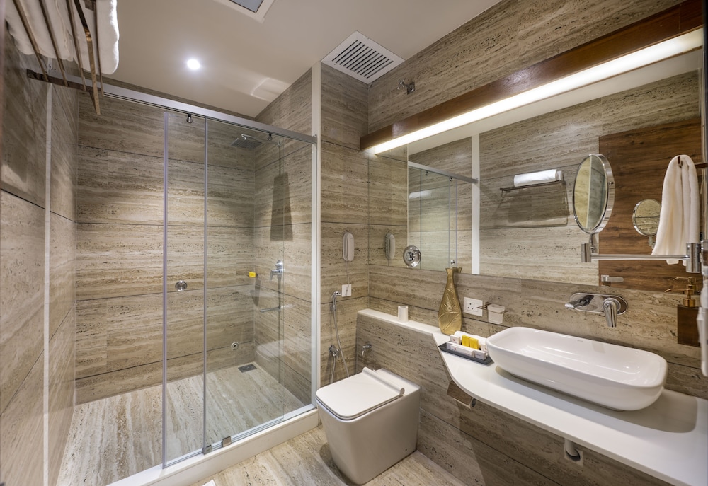 Suite - Photo 2