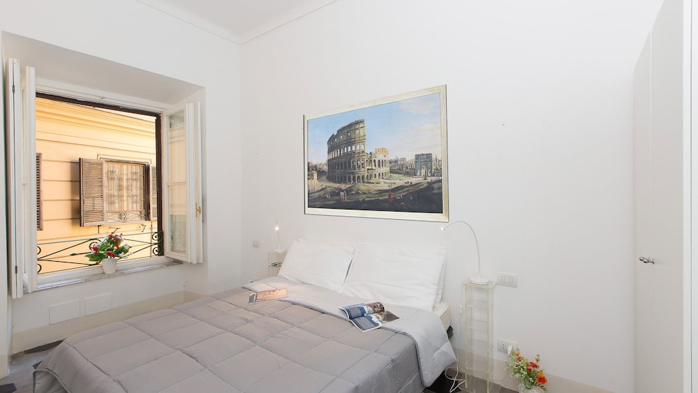 Apartment photo 2