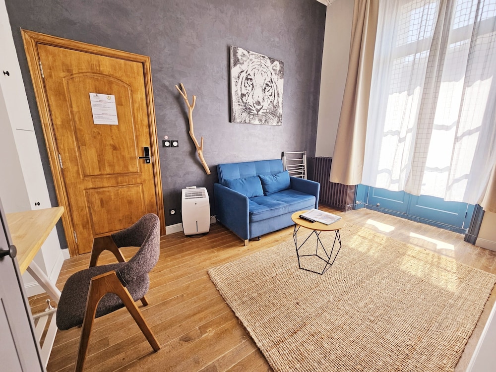 Classic Apartment, Balcony (Apt 12) photo 2