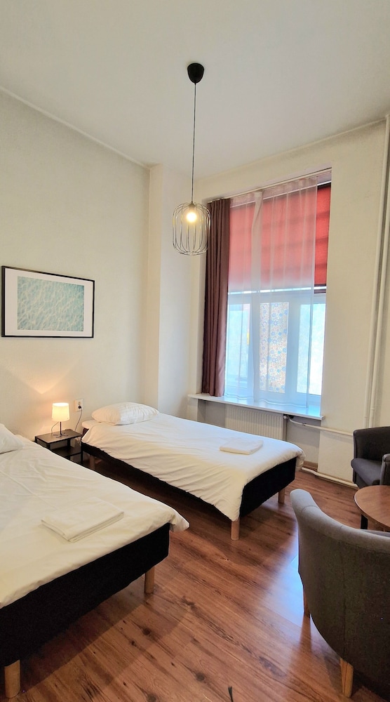 Twin Room, Private Bathroom (Top Floor, No Elevator) photo 2