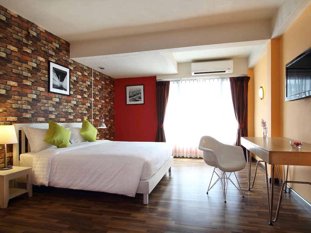 Standard Room, 1 King Bed - Photo 3