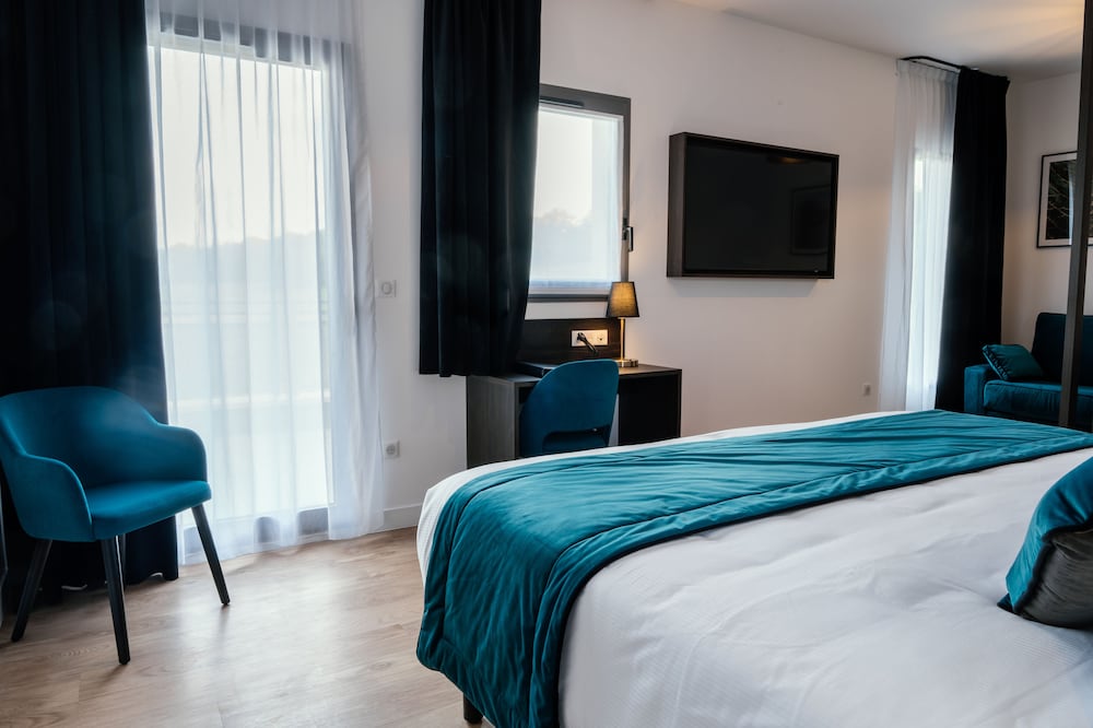 Deluxe Suite - Photo 12