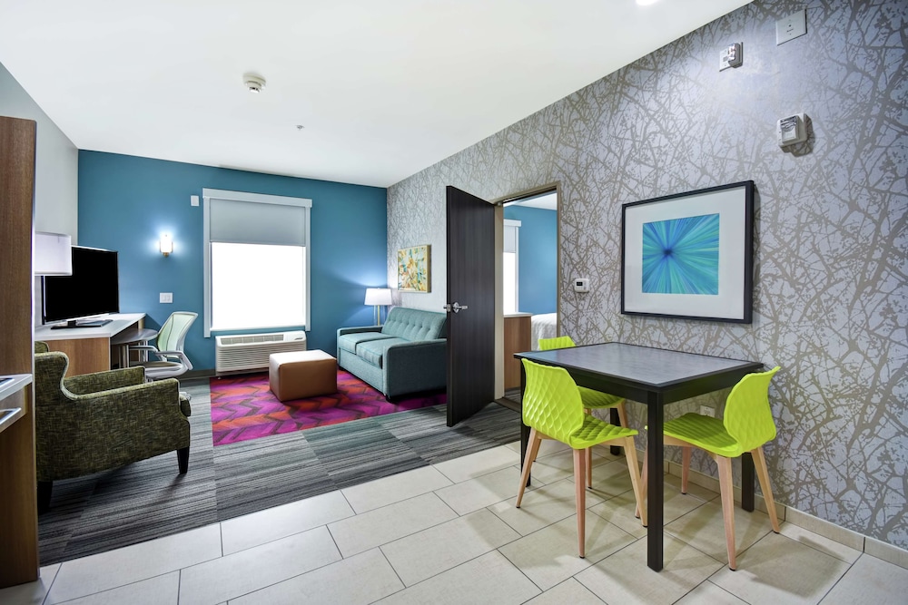 Suite, 1 King Bed, Accessible (Mobility & Hearing, Roll-in Shower) photo 2