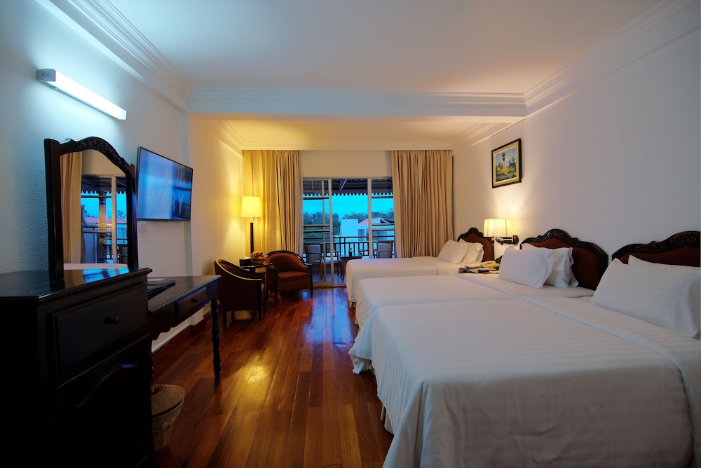 Superior Triple Room, 3 beds, Balcony with City View photo 1
