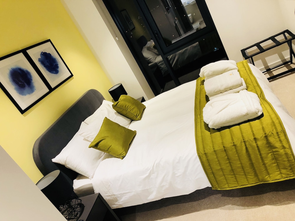 Luxury Apartment, 2 Bedrooms, Accessible (Blue Olive)