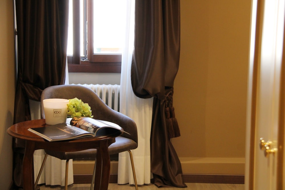 Deluxe Room, Canal View photo 3