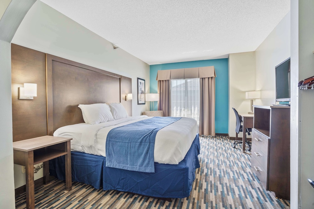 Suite, Multiple Beds, Non Smoking - Photo 1