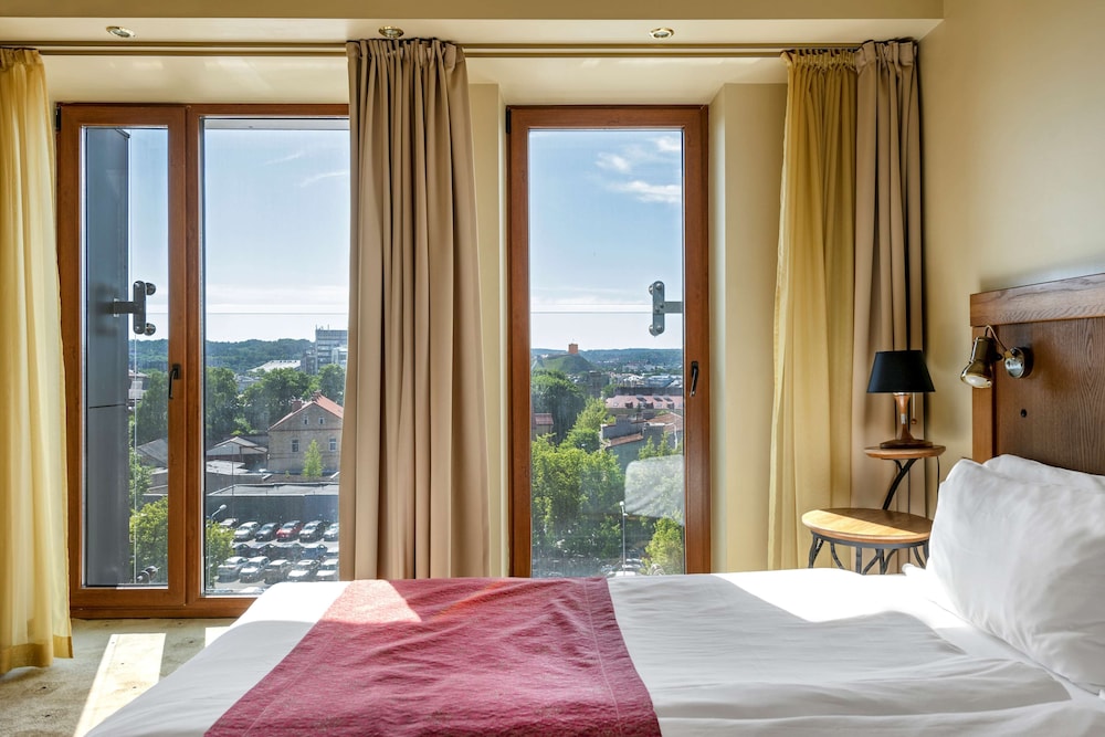 Standard Room, 1 King Bed, Non Smoking - Photo 2