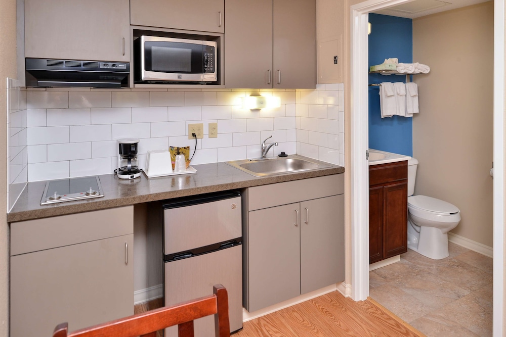 Room, 1 Double Bed, Smoking, Kitchenette - Photo 3
