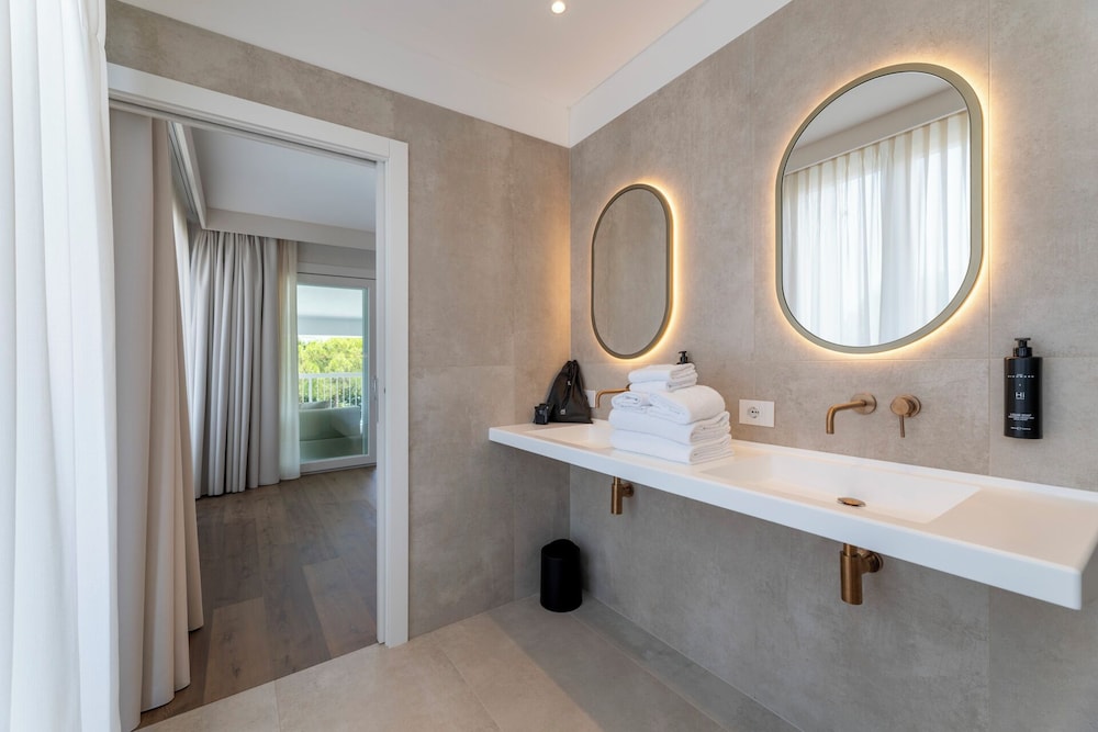 Premium Suite, Hot Tub, Lake View - Photo 10