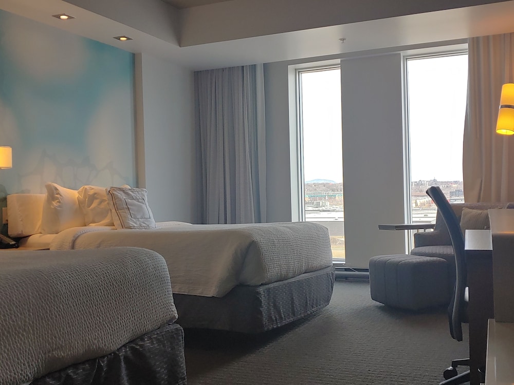 Superior Room, 2 Queen Beds thumbnail 6