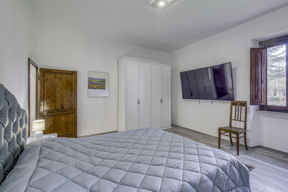 Apartment photo 2