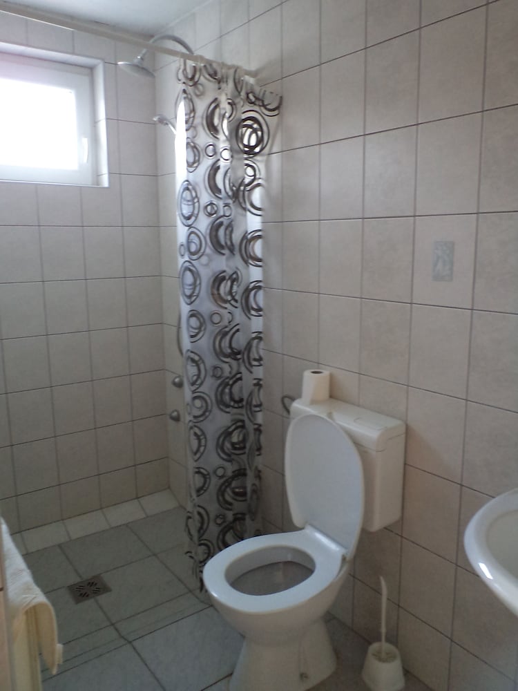 Basic Twin Room, Multiple Beds, Non Smoking, Mountain View photo 2