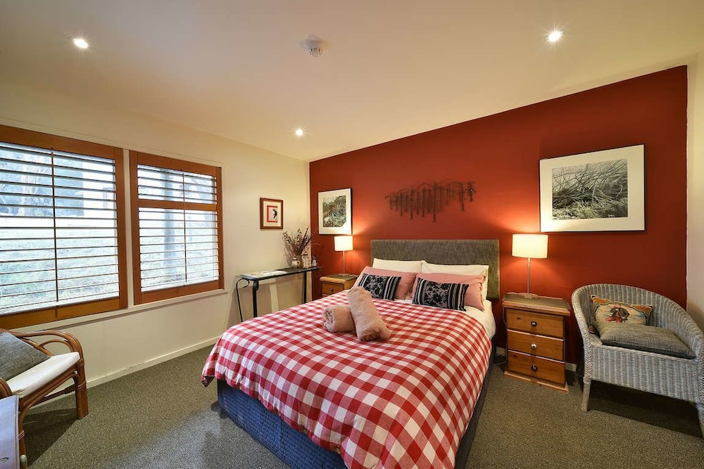 3 Bedroom and a Loft Ski Chalet with character photo 1
