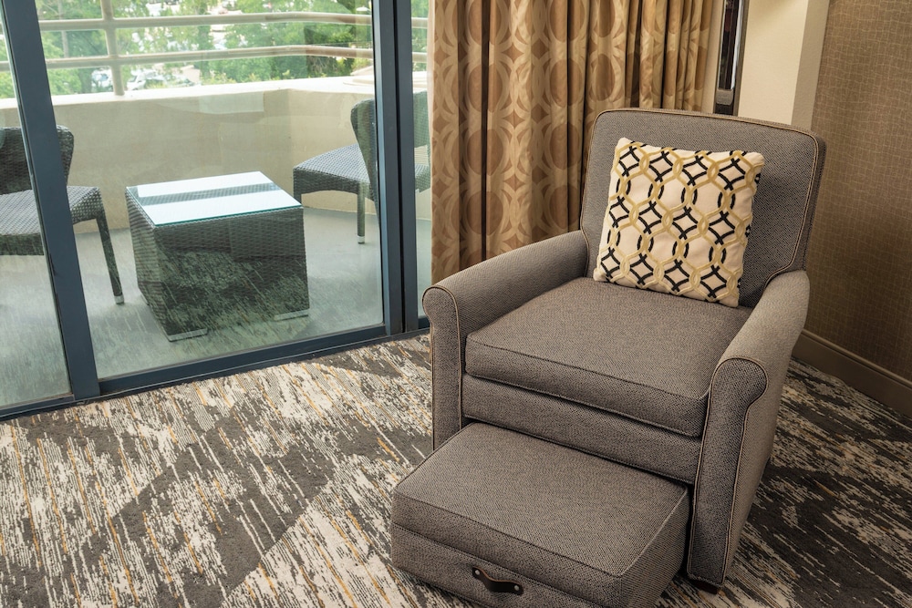 Room, 1 King Bed, Balcony (Mobility Accessible, Roll-in Shower) - Photo 3