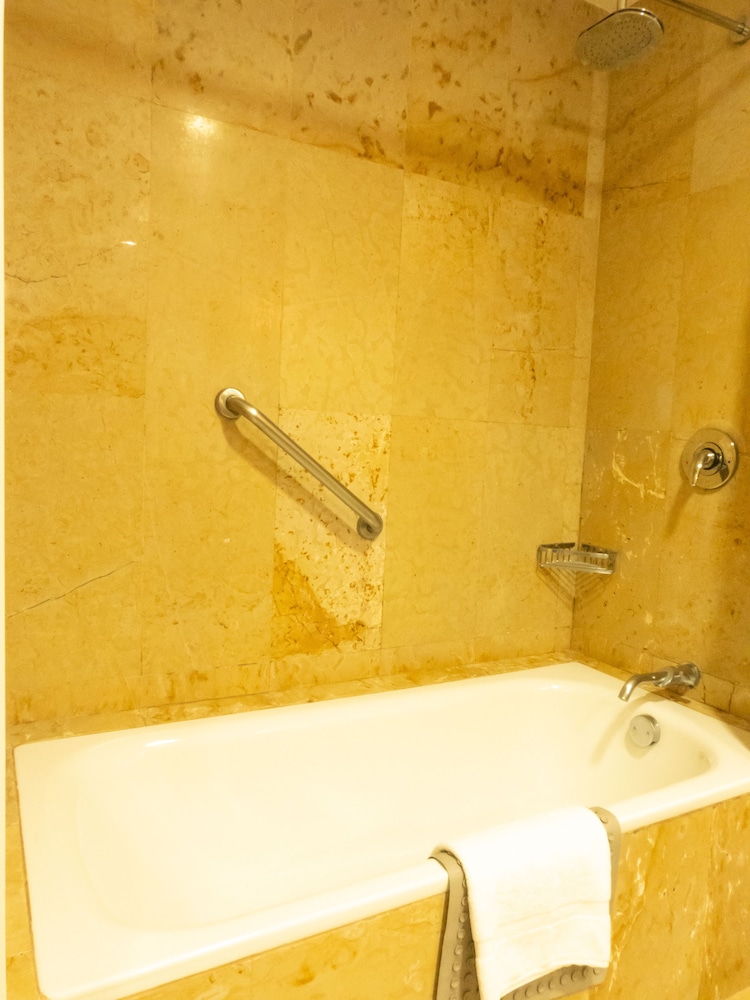 Comfort Room, 1 King Bed, Accessible - Photo 12