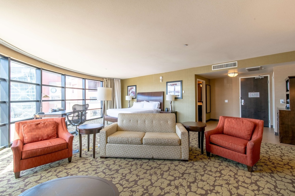 Suite, 1 King Bed - Photo 6