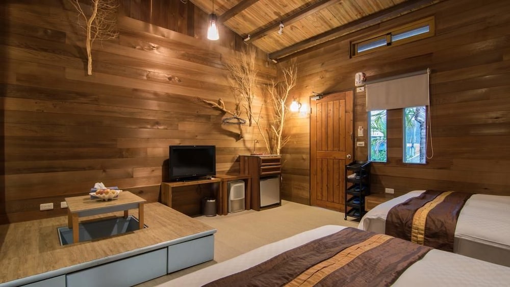 Premier Quadruple Room, Non Smoking, Mountain View photo 2