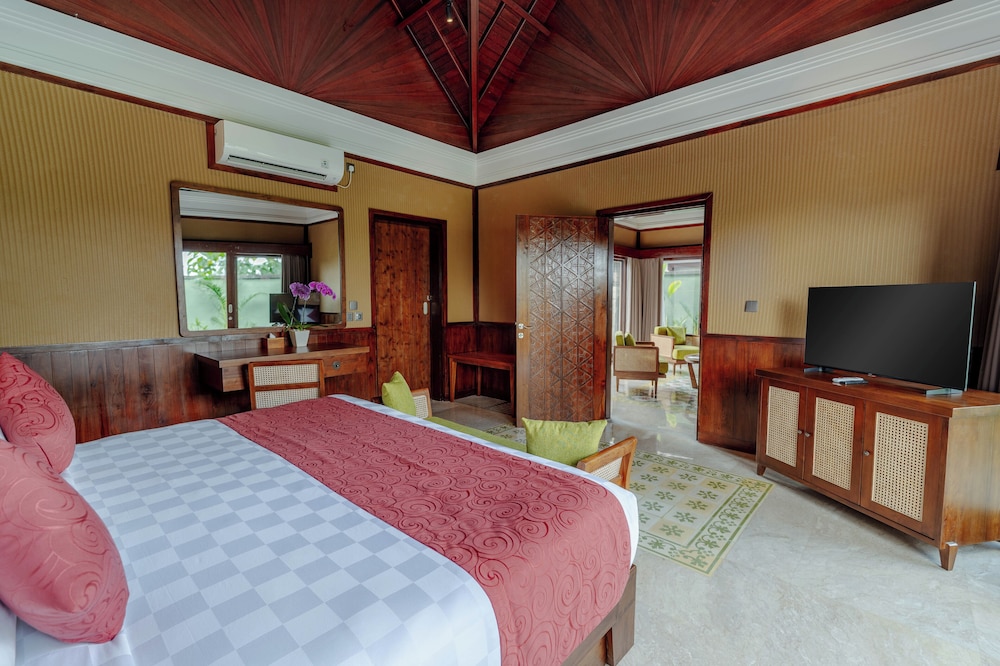 Royal Two Bedroom Pool Villa photo 2
