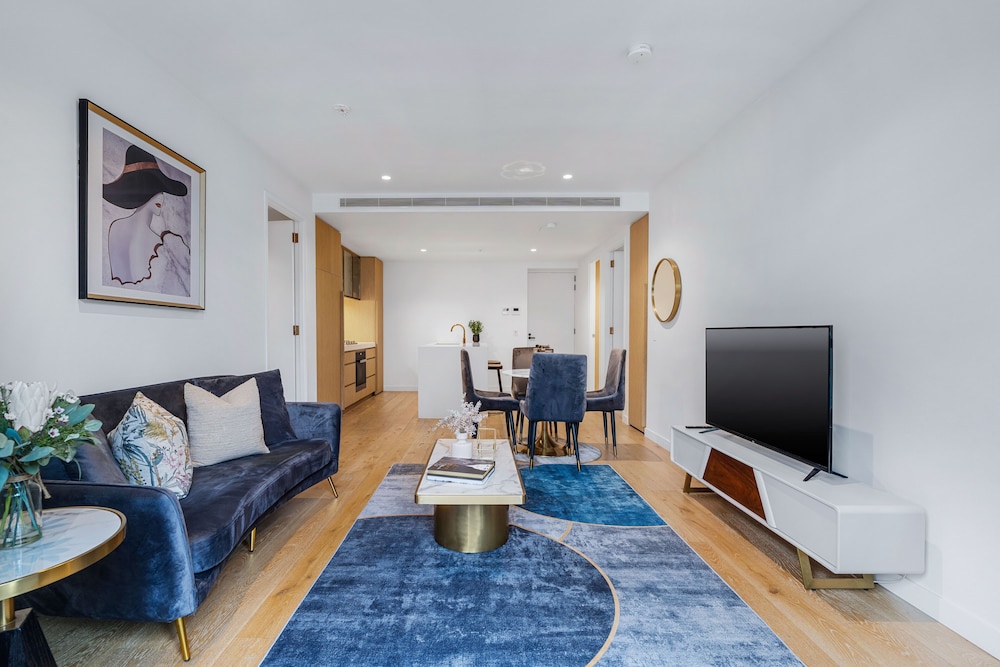 3 Bedroom 2 Bathroom Apartment - Photo 6