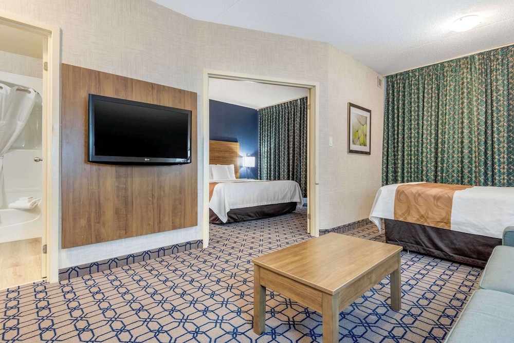 Suite, Non Smoking (1 King Bed, 1 Double Bed) - Photo 5