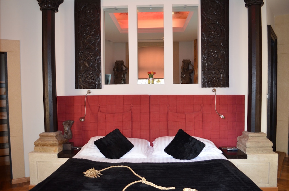 Exclusive Suite, 1 King Bed, Smoking