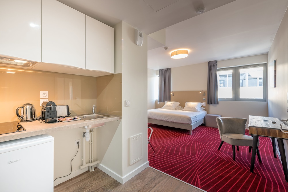 EXECUTIVE STUDIO (DOUBLE BED)