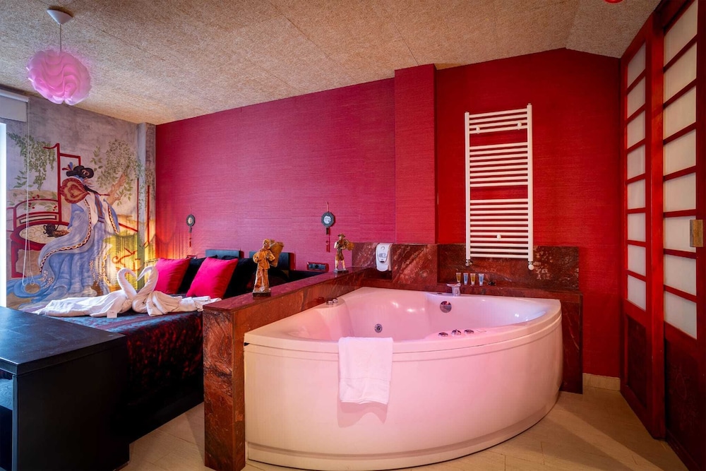 Deluxe Room (Jacuzzi)