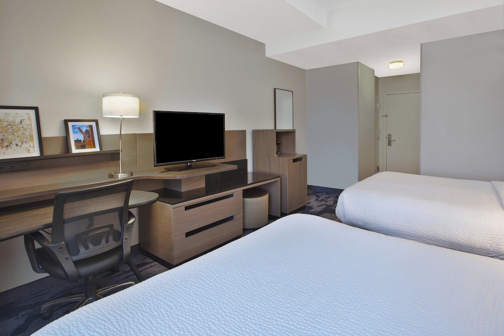 Room, 2 Queen Beds (Mobility Accessible, Tub) - Photo 2
