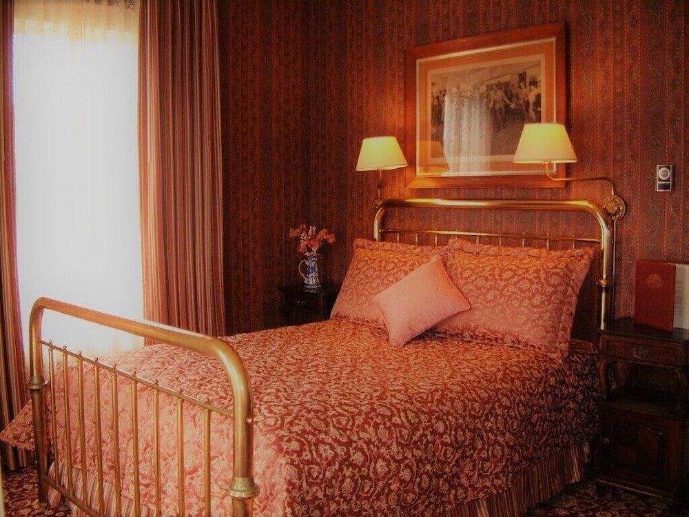 Standard Room, 1 Double Bed (Victorian - Double)
